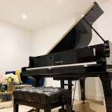 W Piano Studio