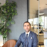Kommt es nach einer Kataraktoperation zu einer Linsenverschiebung? - Do.  Dr. Berkay Akmaz
