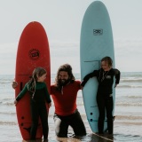 curlys-surfschule.de